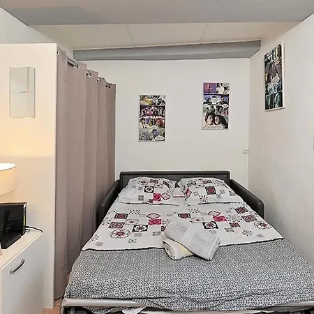 Golden Square Studio - Place Massena *